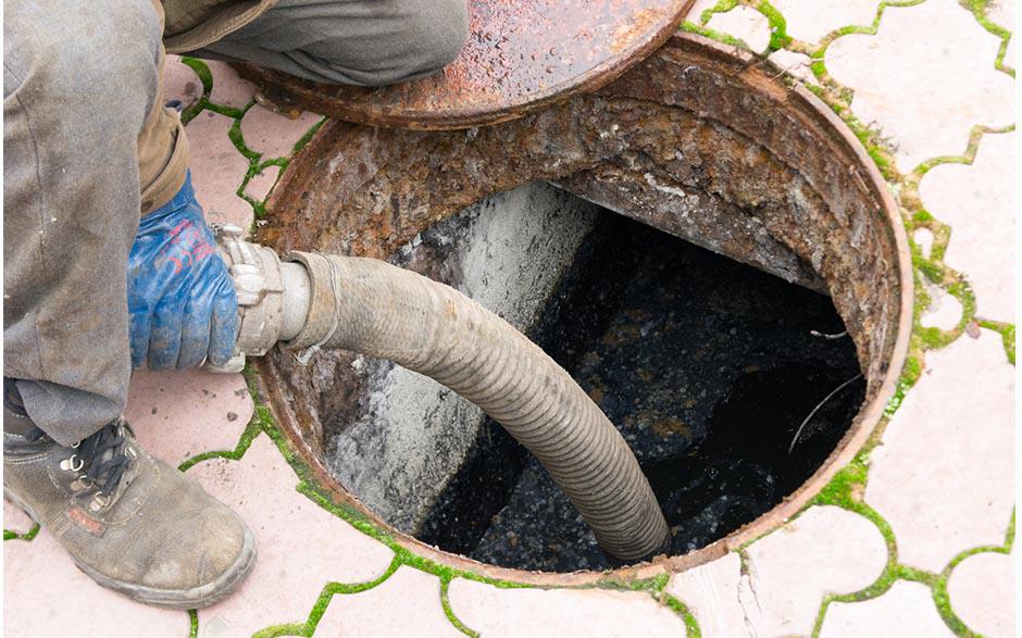 comment déboucher des toilettes avec une bouteille Drancy