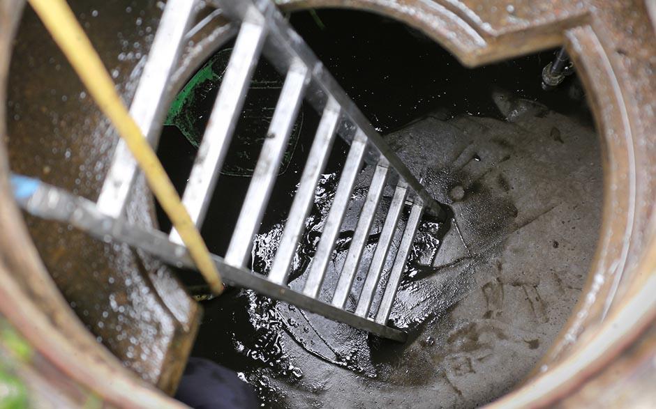 comment déboucher les wc avec une bouteille Paris 2